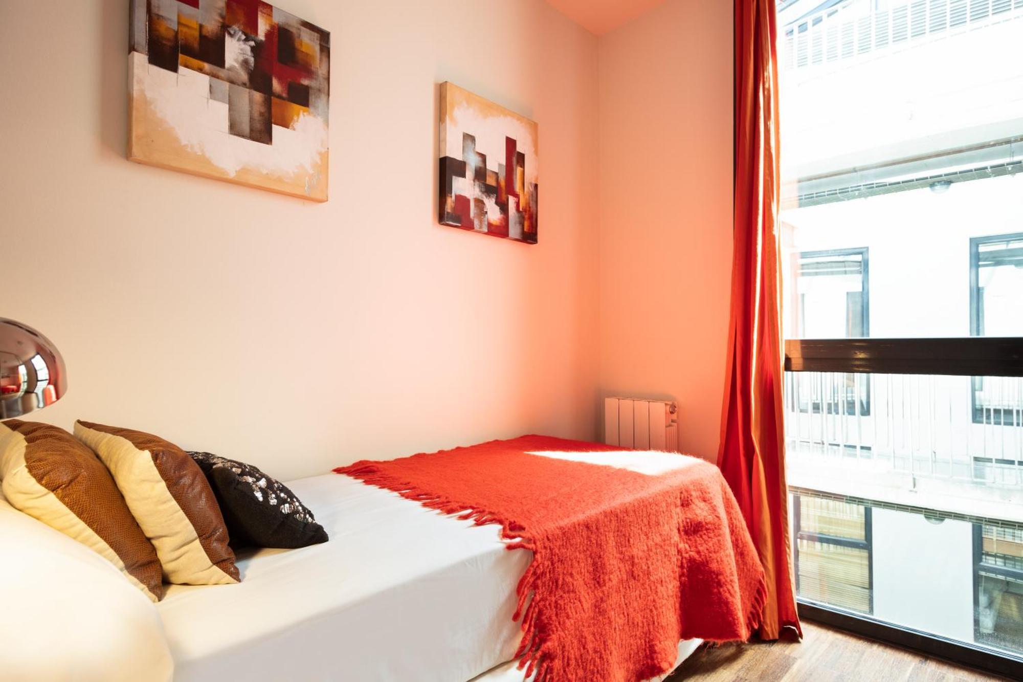 Apartment Barcelona Rentals - Sarria Apartments Near Center Oda fotoğraf